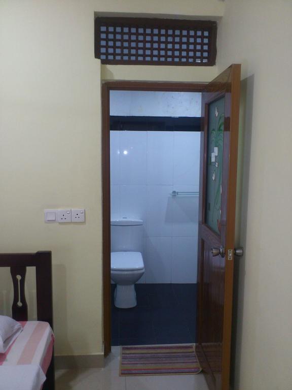 Green Woods Apartment Kandy Room photo